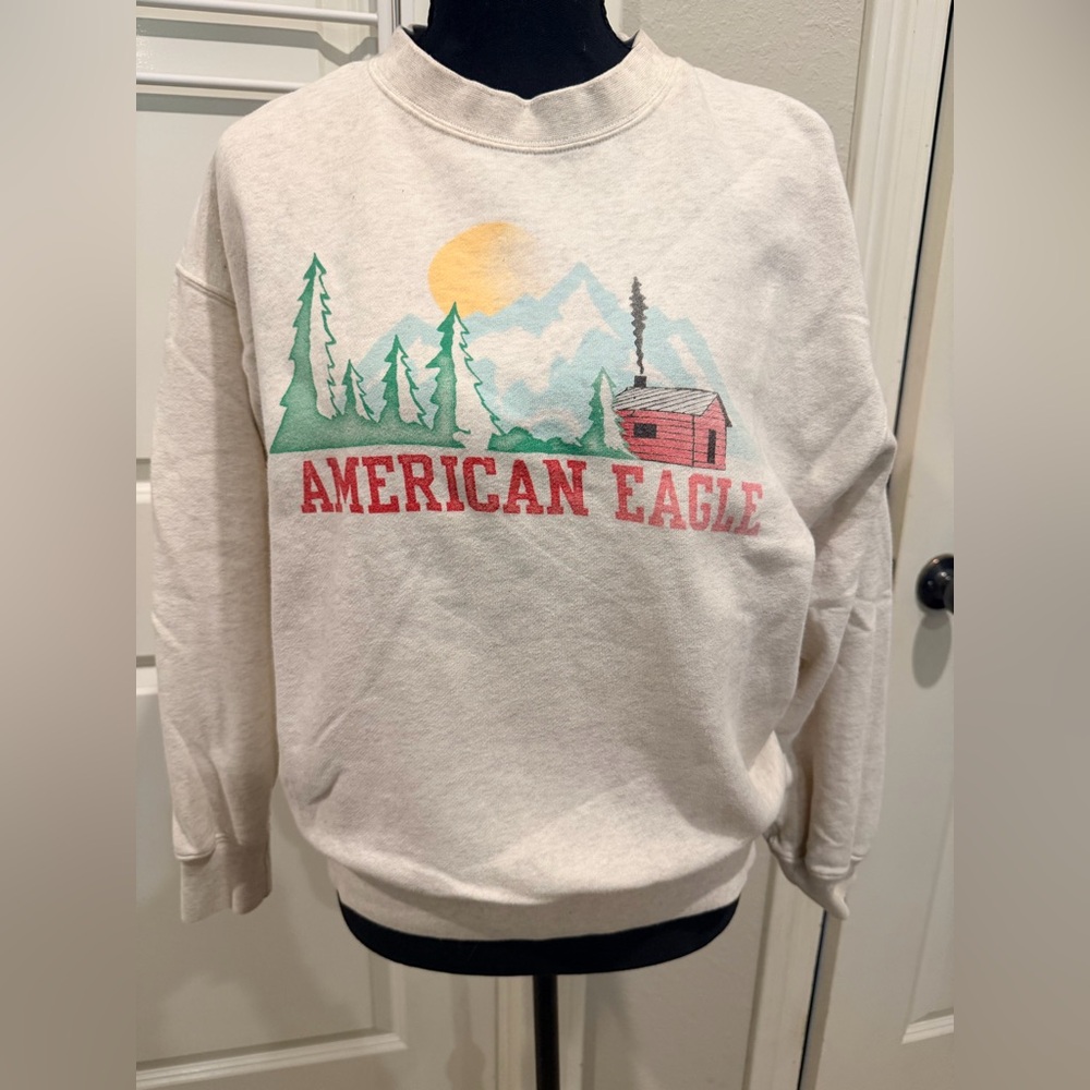 American Eagle Cream/Oatmeal Sweatshirt with Outdoor Graphic
